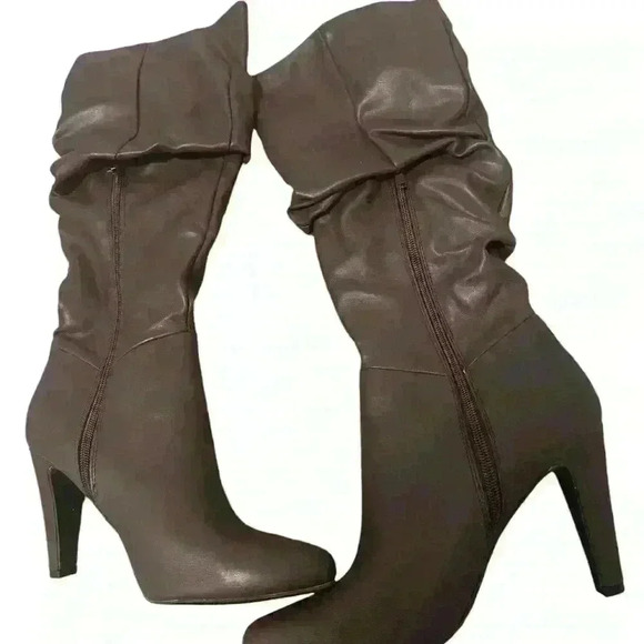 CHRISTIAN SIRIANO - Dark Purple Calf Length Boots. Size: 9 - Picture 2 of 4